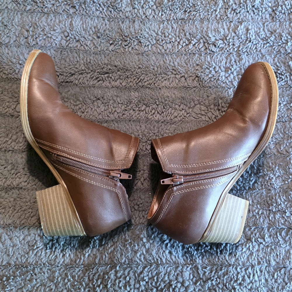 Naturalizer Brown Leather Ankle Boots (Size 7)